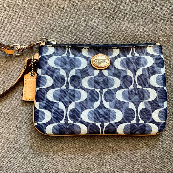 Coach Handbags - NWOT Coach Peyton Signature Denim/Tan Dream C Wristlet Wallet